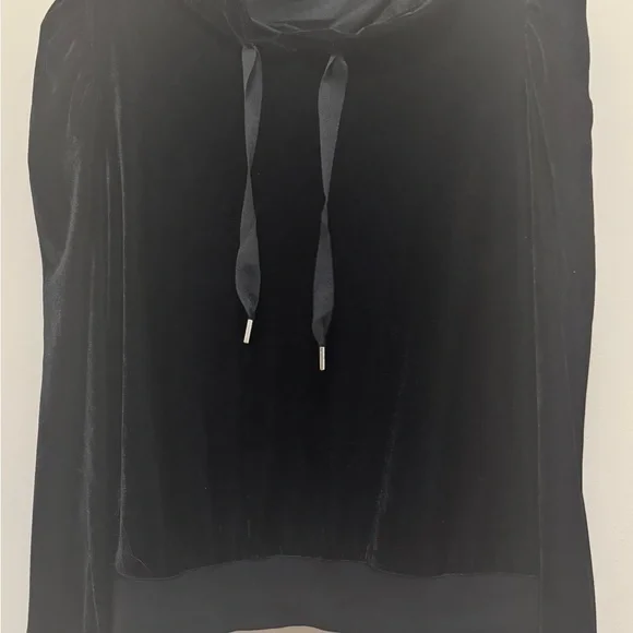 ✨ Generation Love New York Velvet Hoodie – Luxe Softness, Elevated Edge ✨ - Picture 3 of 6